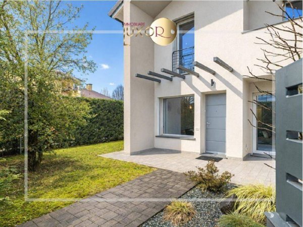 casa indipendente in vendita a Casatenovo in zona Campofiorenzo