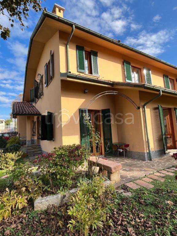 casa indipendente in vendita a Casatenovo