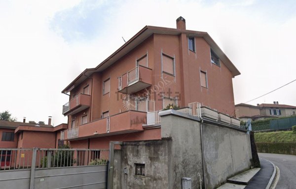 appartamento in vendita a Casatenovo in zona Valaperta