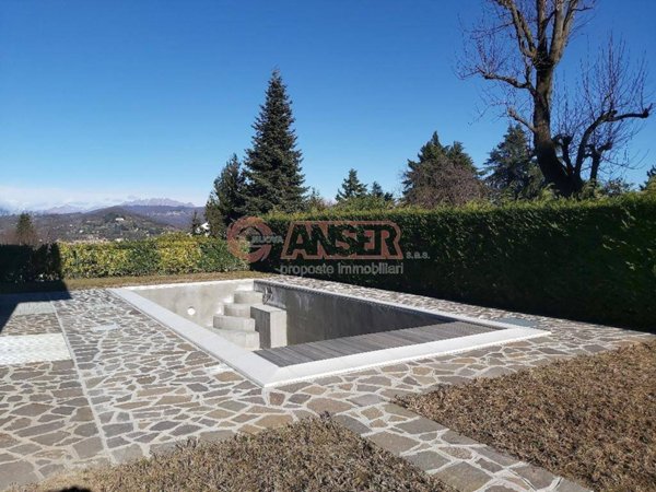 casa indipendente in vendita a Casatenovo