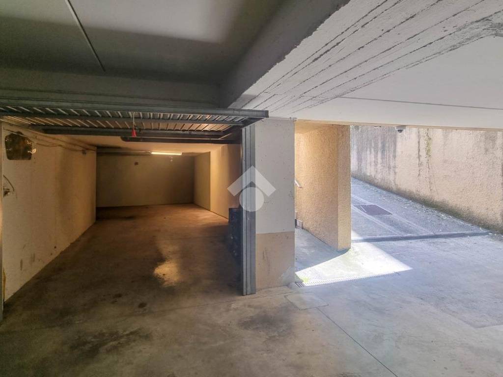 locale di sgombero in vendita a Casatenovo in zona Valaperta