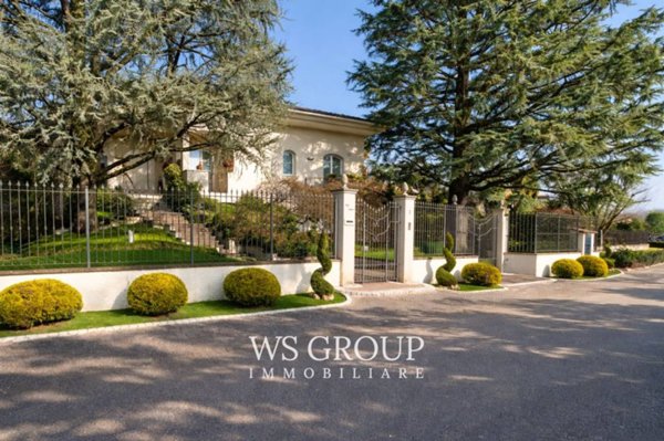 casa indipendente in vendita a Casatenovo in zona Campofiorenzo