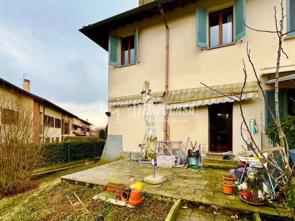 casa indipendente in vendita a Casatenovo in zona Rogoredo