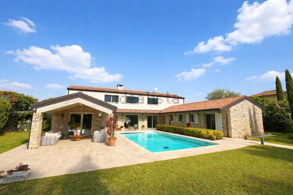 casa indipendente in vendita a Casatenovo