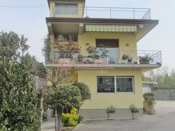 casa indipendente in vendita a Casatenovo