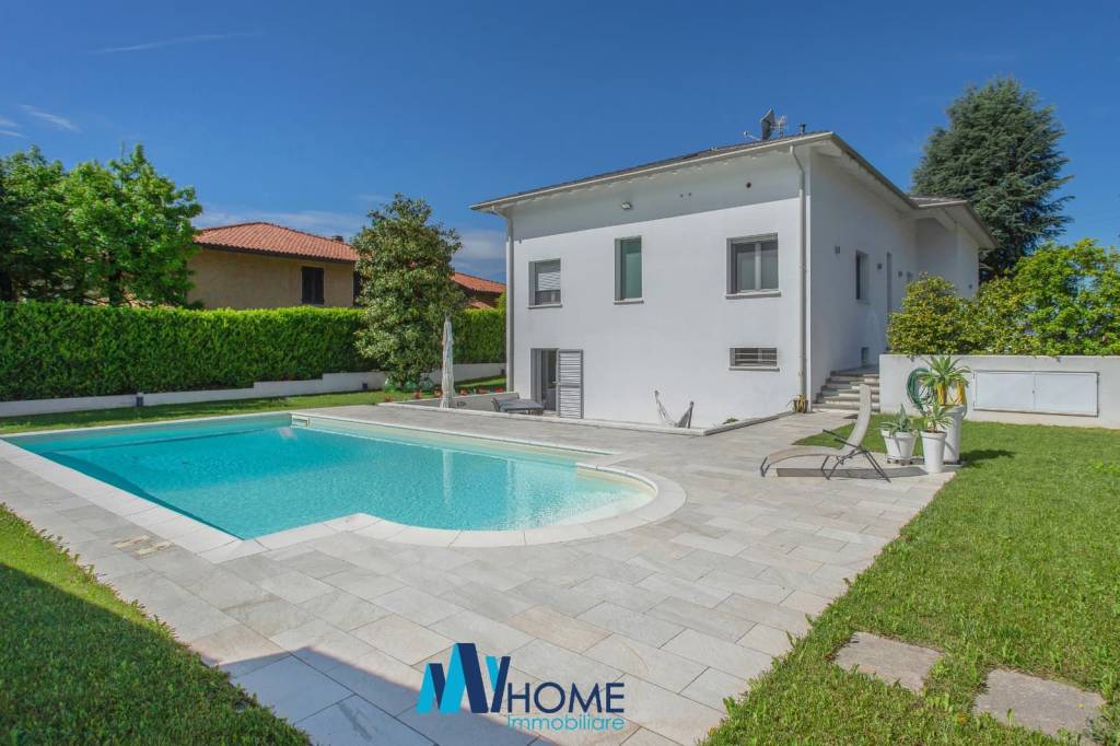 casa indipendente in vendita a Casatenovo in zona Campofiorenzo