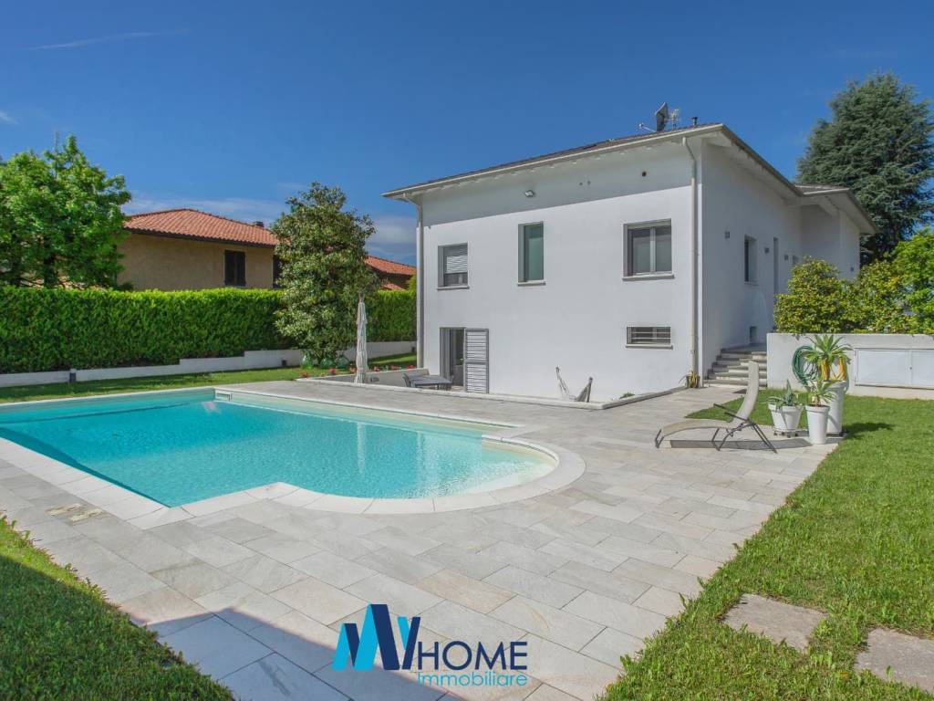 casa indipendente in vendita a Casatenovo in zona Campofiorenzo