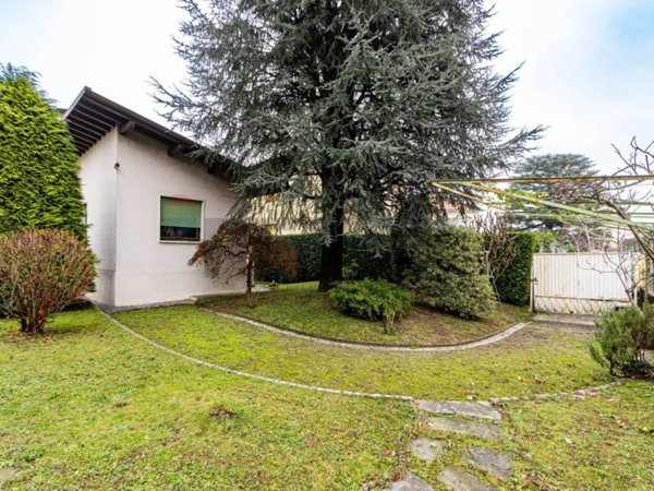 casa indipendente in vendita a Casatenovo