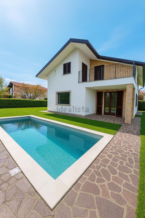 casa indipendente in vendita a Casatenovo