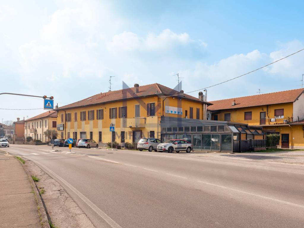 negozio in vendita a Casatenovo in zona Campofiorenzo