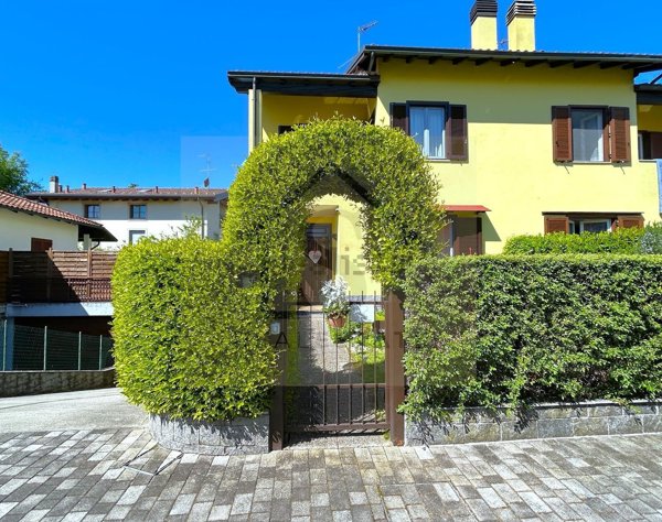 casa indipendente in vendita a Casatenovo