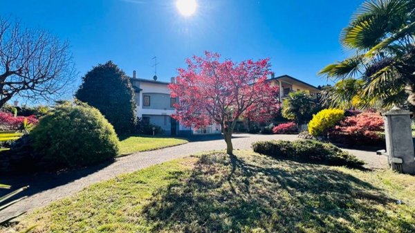 casa indipendente in vendita a Casatenovo