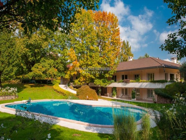 villa in vendita a Casatenovo in zona Campofiorenzo
