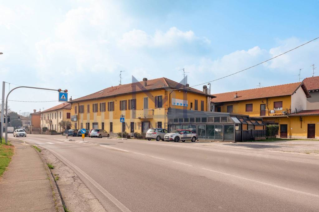 negozio in vendita a Casatenovo in zona Campofiorenzo