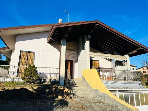 casa indipendente in vendita a Casatenovo