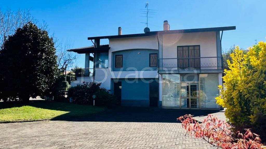casa indipendente in vendita a Casatenovo