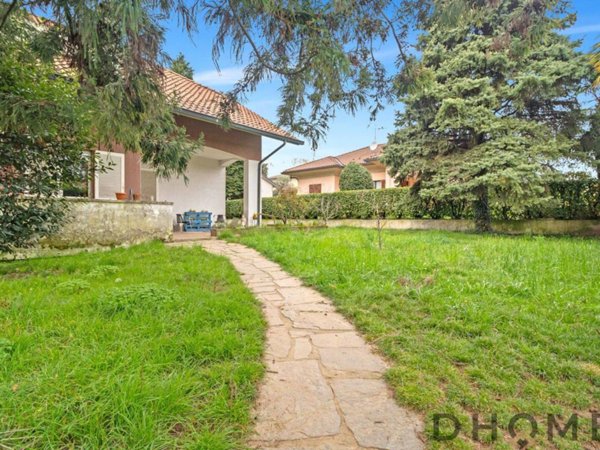 casa indipendente in vendita a Casatenovo in zona Valaperta