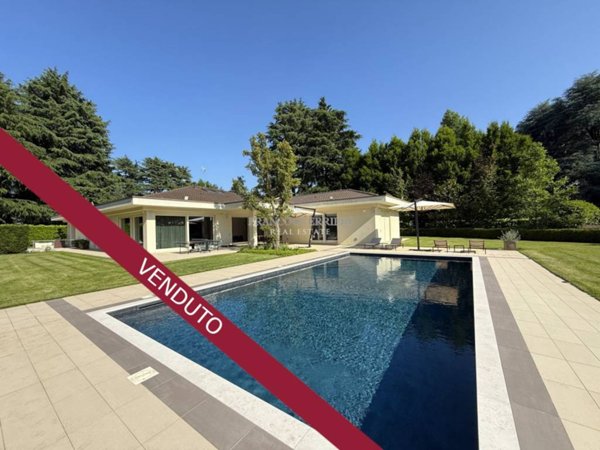 casa indipendente in vendita a Casatenovo in zona Campofiorenzo