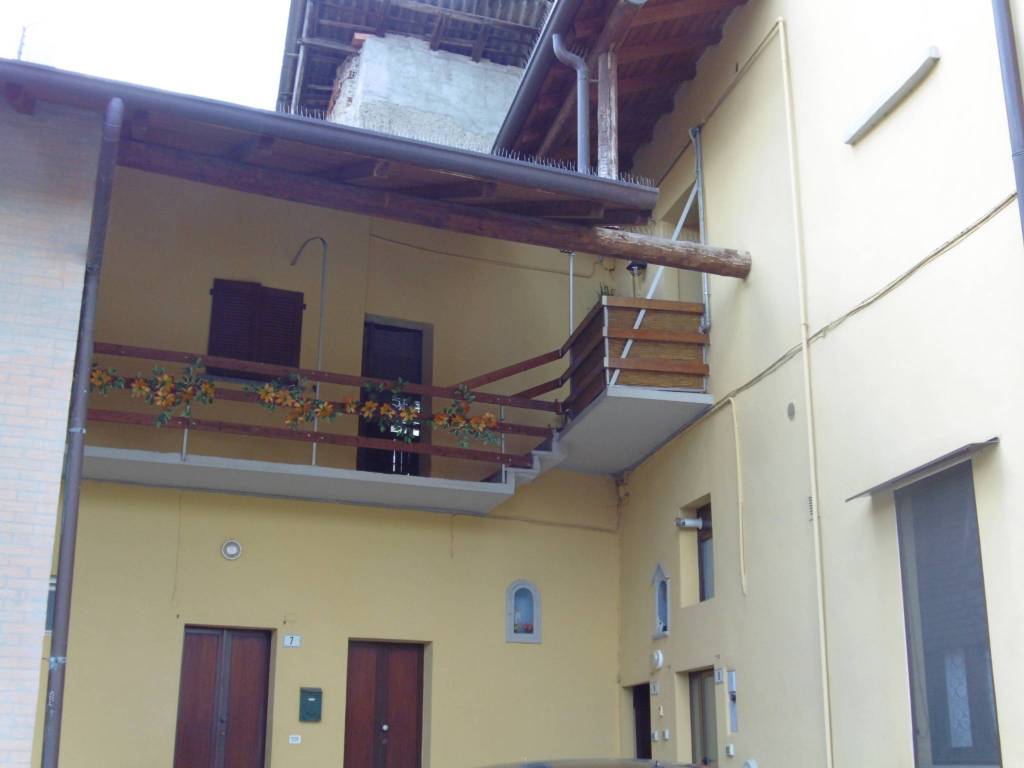 appartamento in vendita a Casatenovo in zona Valaperta
