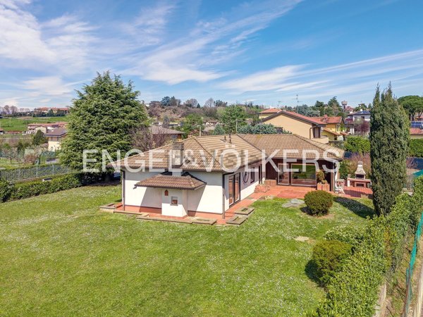 casa indipendente in vendita a Casatenovo