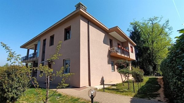 casa indipendente in vendita a Casatenovo