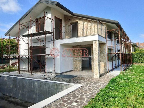 casa indipendente in vendita a Casatenovo