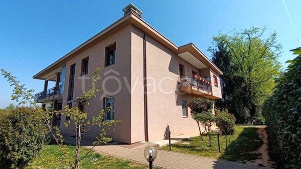 casa indipendente in vendita a Casatenovo in zona Campofiorenzo