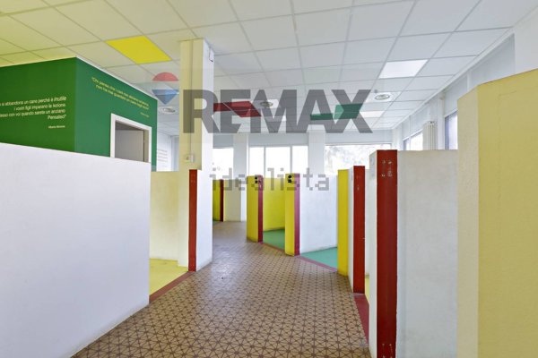 locale commerciale in vendita a Casatenovo