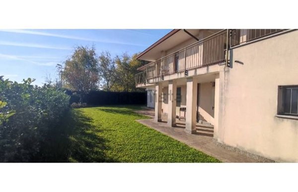 casa indipendente in vendita a Casatenovo