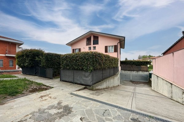 casa indipendente in vendita a Casatenovo