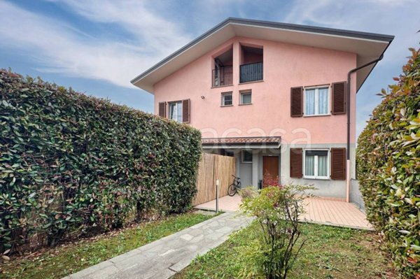 casa indipendente in vendita a Casatenovo