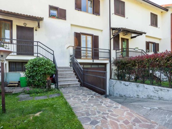 casa indipendente in vendita a Casatenovo in zona Valaperta
