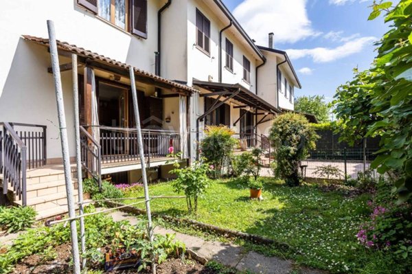 casa indipendente in vendita a Casatenovo