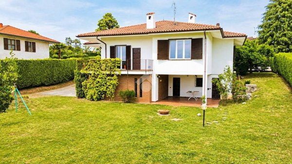 casa indipendente in vendita a Casatenovo