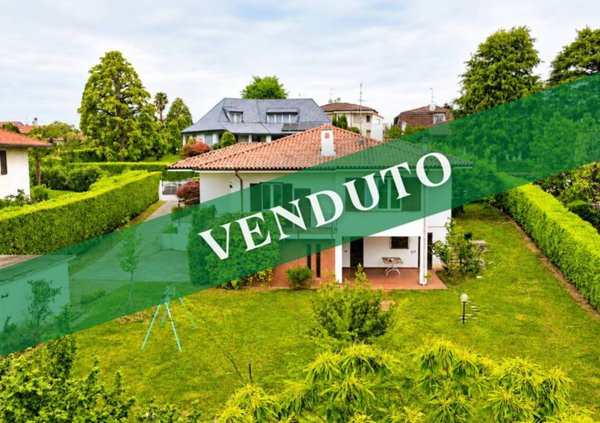 casa indipendente in vendita a Casatenovo in zona Campofiorenzo