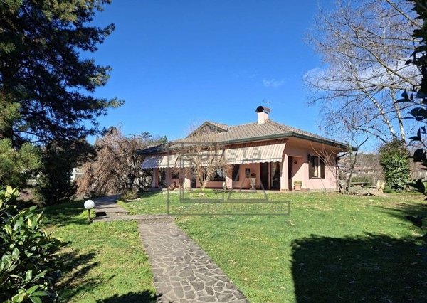 casa indipendente in vendita a Casatenovo