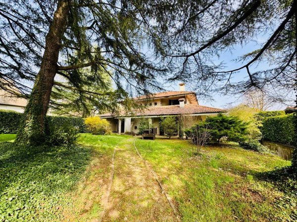 casa indipendente in vendita a Casatenovo in zona Rogoredo