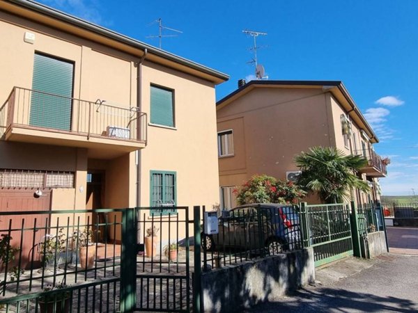 casa indipendente in vendita a Casatenovo in zona Rogoredo