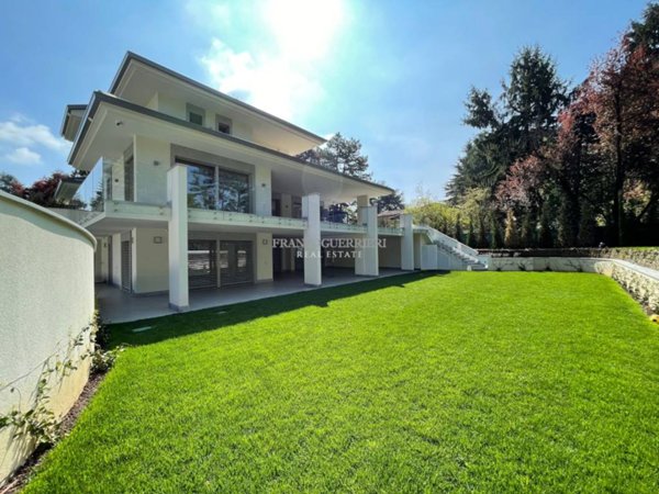 casa indipendente in vendita a Casatenovo in zona Campofiorenzo