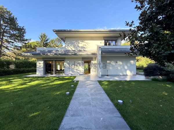 casa indipendente in vendita a Casatenovo in zona Campofiorenzo