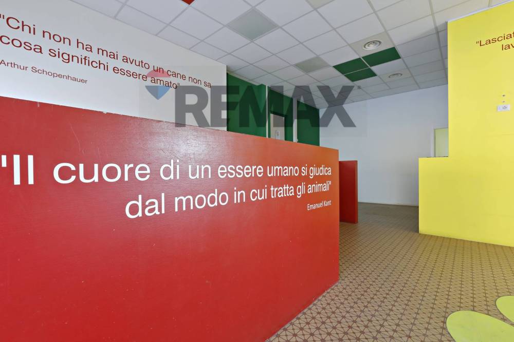 locale commerciale in vendita a Casatenovo in zona Galgiana