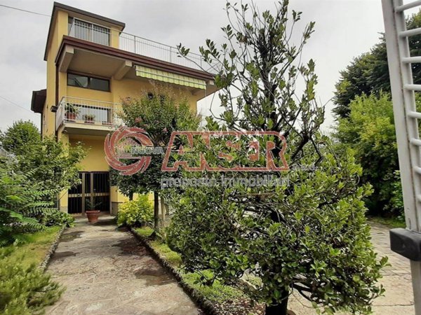 casa indipendente in vendita a Casatenovo in zona Rogoredo