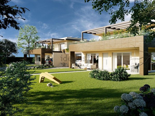 casa indipendente in vendita a Casatenovo in zona Campofiorenzo