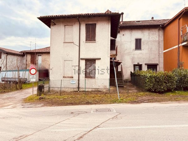 casa indipendente in vendita a Casatenovo in zona Rogoredo