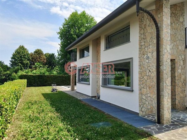 casa indipendente in vendita a Casatenovo