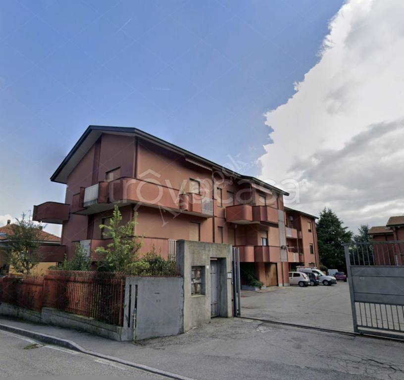 appartamento in vendita a Casatenovo in zona Valaperta