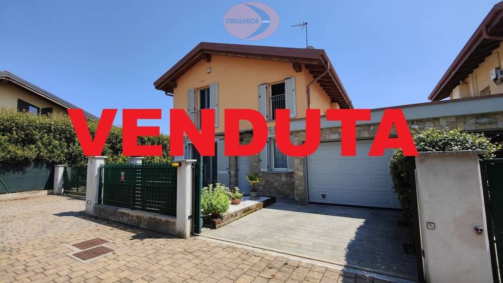 casa indipendente in vendita a Casatenovo in zona Rogoredo