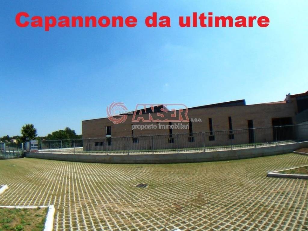 locale commerciale in vendita a Casatenovo