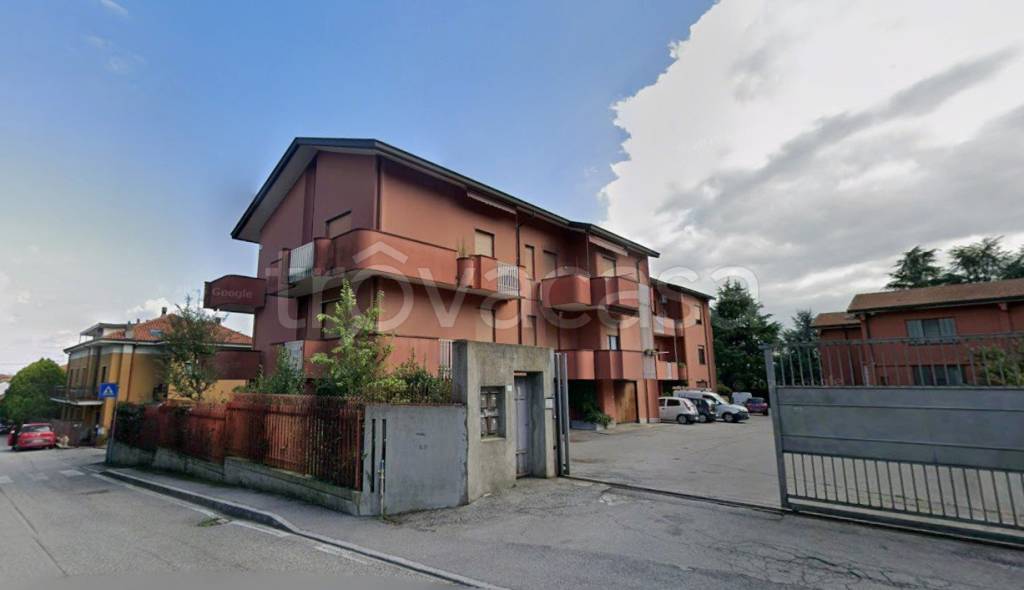 appartamento in vendita a Casatenovo in zona Valaperta