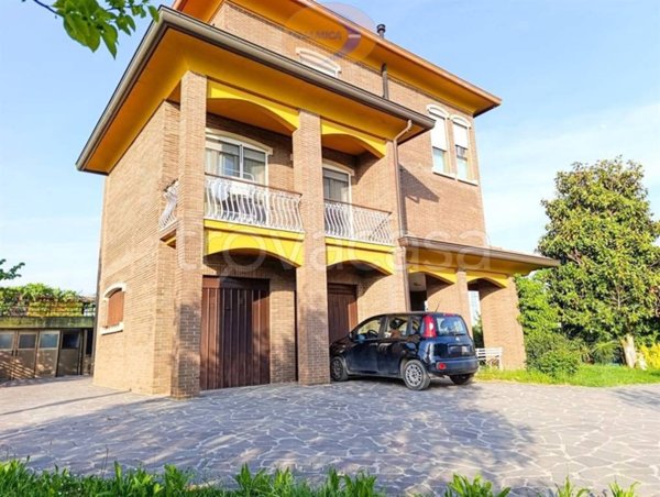 appartamento in vendita a Casatenovo in zona Valaperta